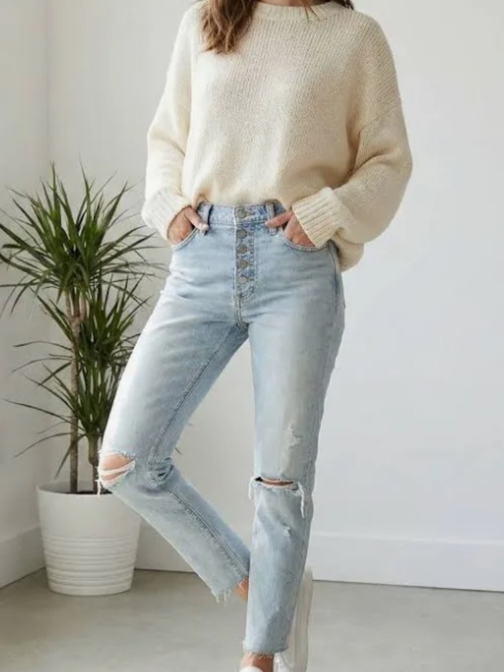 Aritzia Denim Forum Yoko high rise slim light wash size 24